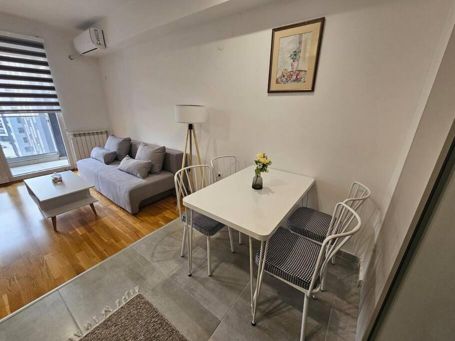 Milo Apartment Скопие Екстериор снимка